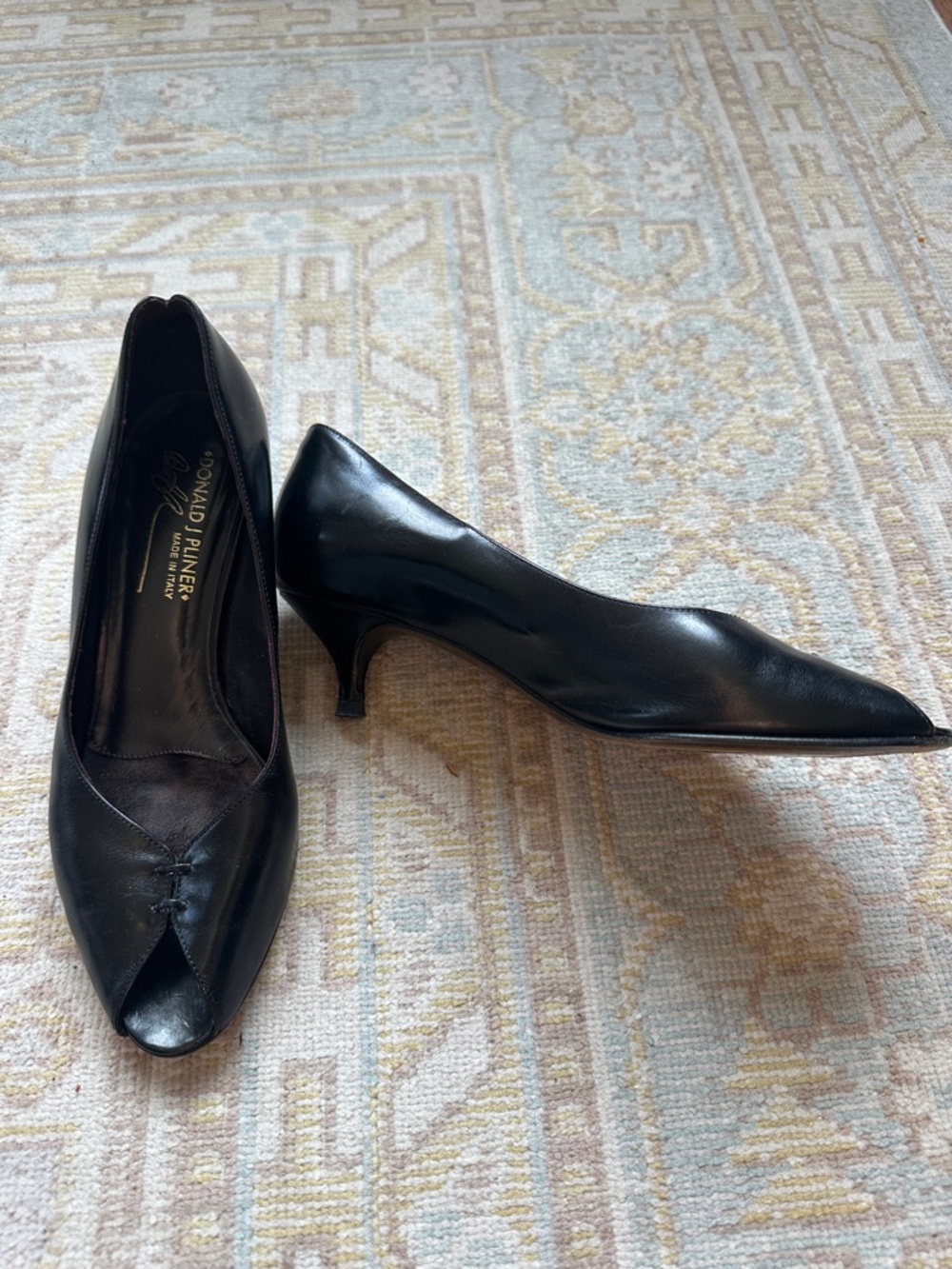 Donald J. Pliner Black Leather Pointed Kitten Heel Pumps 7 1/2
